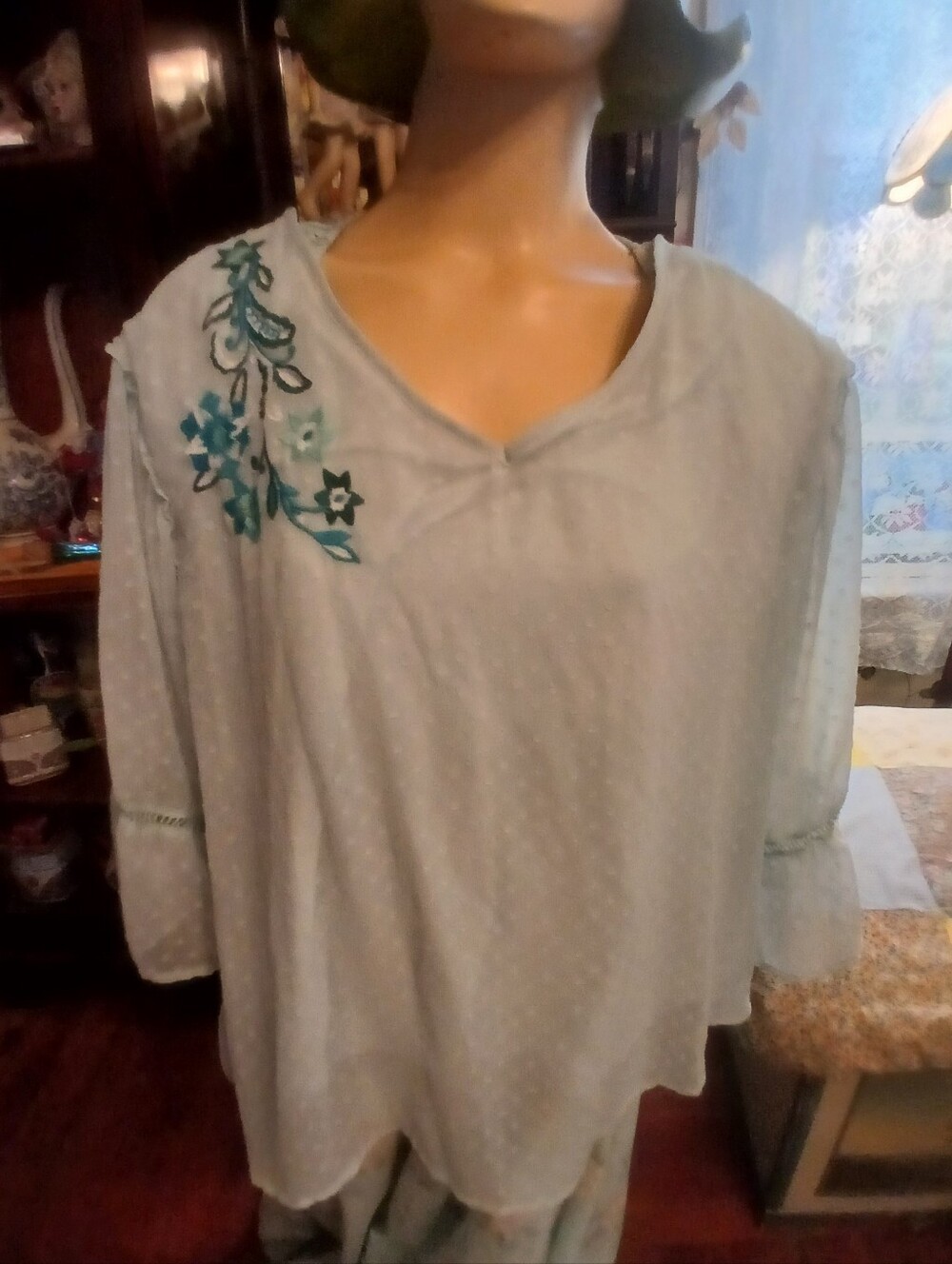 Women’s Light Blue Embroidered V-Neck Blouse Lined By Curations Sz XL